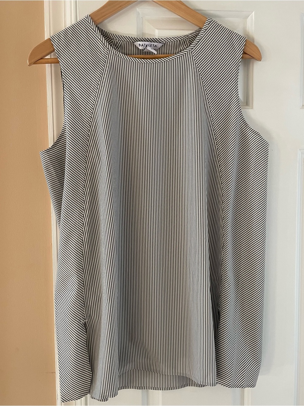 Athleta Gray & White Striped Sleeveless Shirt Tank Size Medium